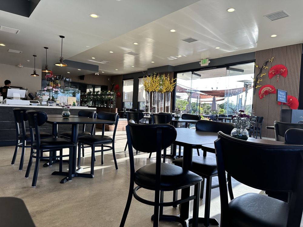 Live music at Runam Garden outdoor garden patio